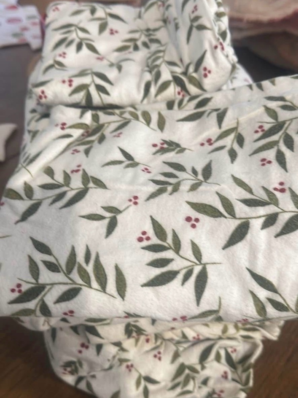 Christmas, full sheets, Holly berries, flannel warm, barely used red green